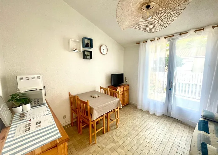 Maison De Aux Sables-d'olonne Avec Cour Et Parking - Fr-1-92-913 *